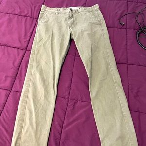 LIKE NEW!! Women’s Skinny Fit Jeans/Pants. BRAND: H&M Size: 33. Color: Green